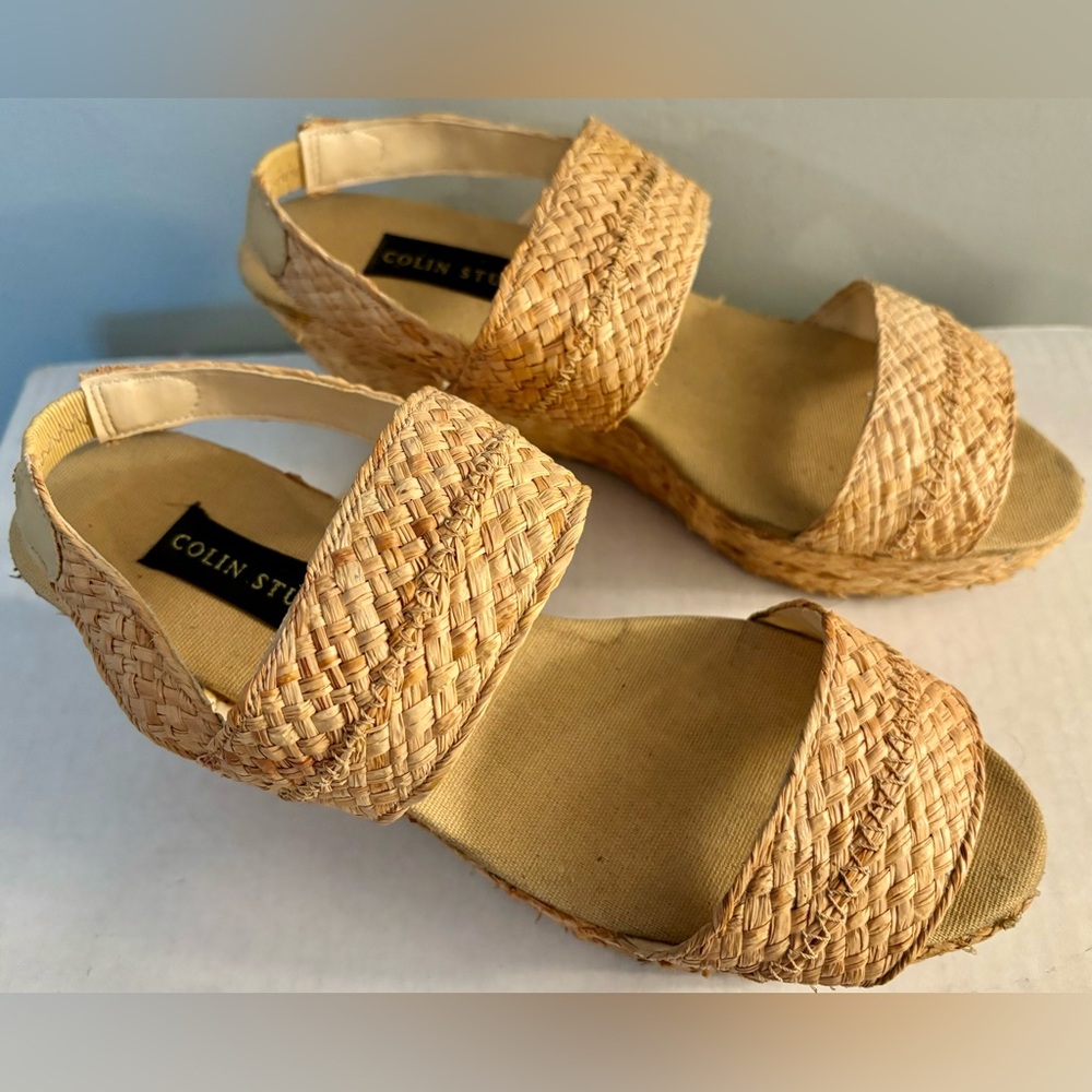 COLIN STUART Tan Raffia Platforms in size 8.
